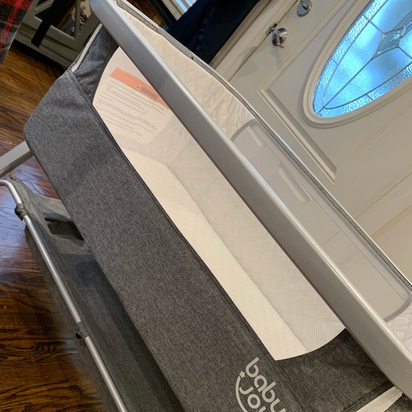 Baby Joy Bassinet - Picture 1 of 5